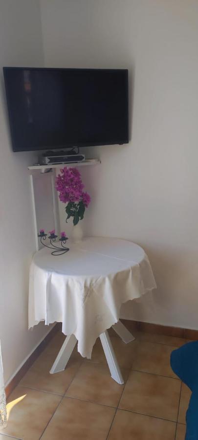 פרמנטורה Villa Kadinela, 200M From Kamenjak, Huge Quiet Garden With Barbecue, 2 New Kitchens מראה חיצוני תמונה