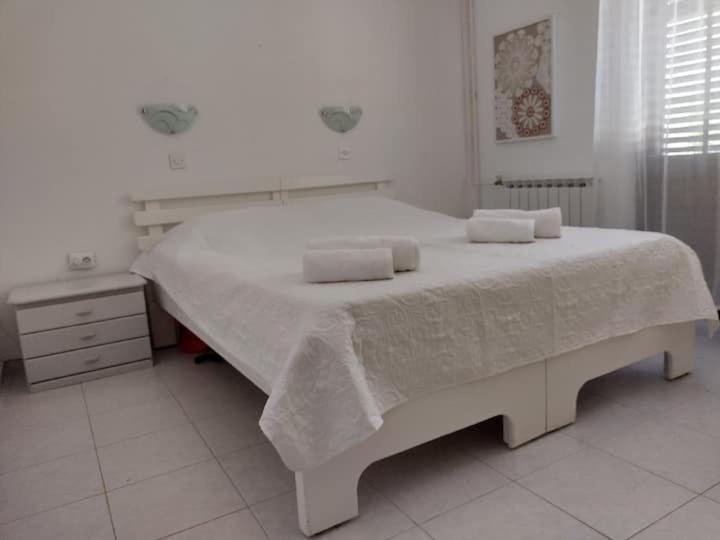פרמנטורה Villa Kadinela, 200M From Kamenjak, Huge Quiet Garden With Barbecue, 2 New Kitchens מראה חיצוני תמונה